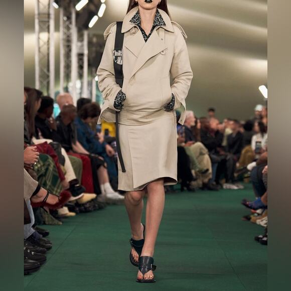 Burberry off-centre canvas trench jacket Light Beige 6 $2999 - Picture 3 of 11